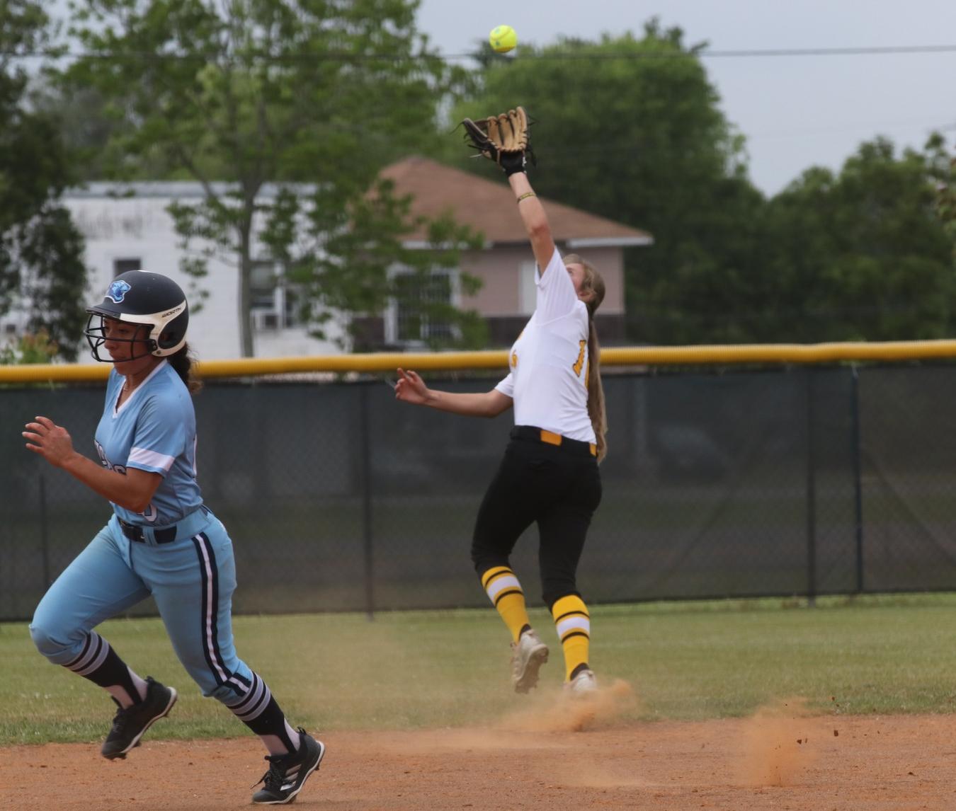 Softball Falls to Tyler in First Round of Region XIV Championships
